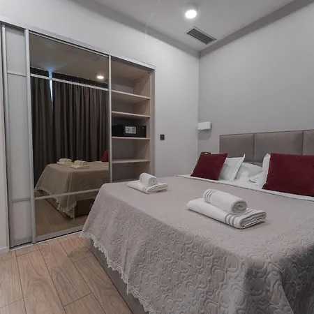 Bed and Breakfast Sky & Sun Luxury With Private Parking In The Garage Ζαντάρ
