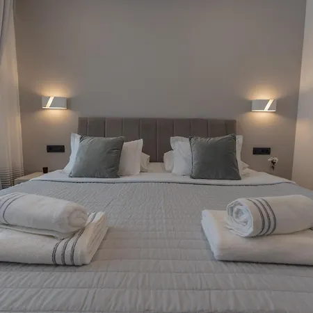 Sky & Sun Luxury With Private Parking In The Garage 4* 자다르