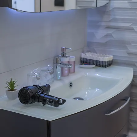 Sky & Sun Luxury With Private Parking In The Garage Bed and Breakfast 4*