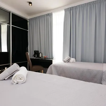 Sky & Sun Luxury With Private Parking In The Garage