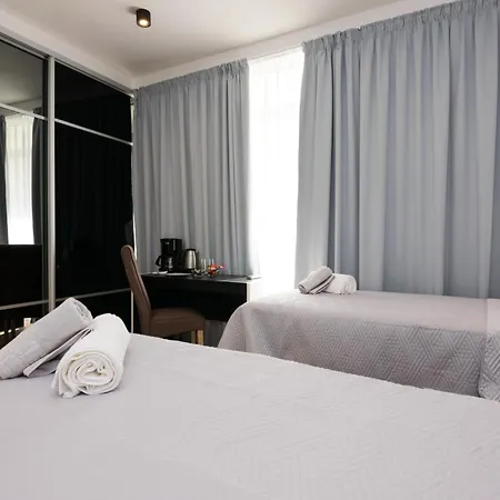 Sky & Sun Luxury With Private Parking In The Garage