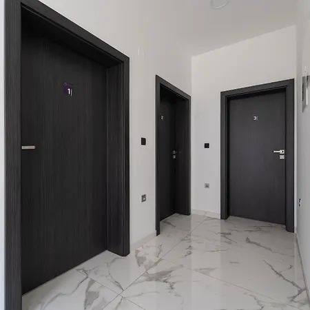 לינה וארוחת בוקר Sky & Sun Luxury With Private Parking In The Garage 4*