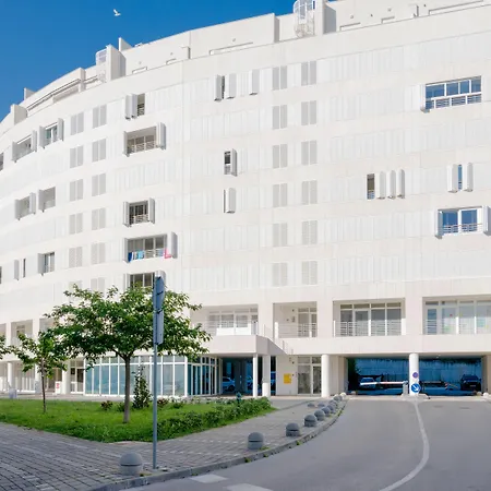 Sky & Sun Luxury With Private Parking In The Garage