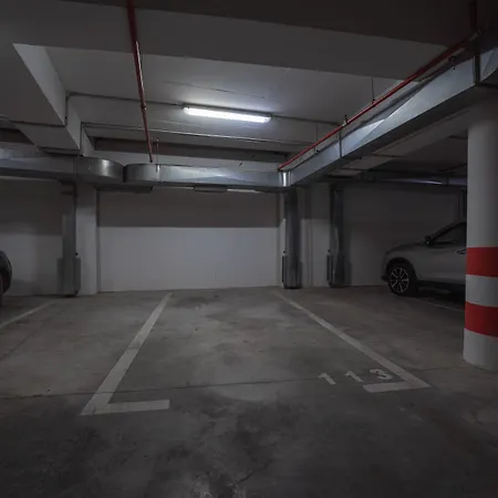 לינה וארוחת בוקר Sky & Sun Luxury With Private Parking In The Garage 4*