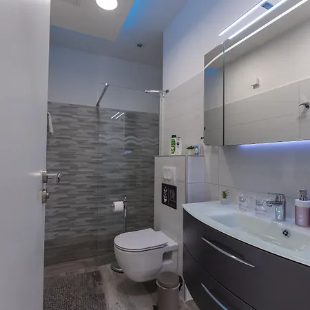 Bed & Breakfast Sky & Sun Luxury With Private Parking In The Garage Zara