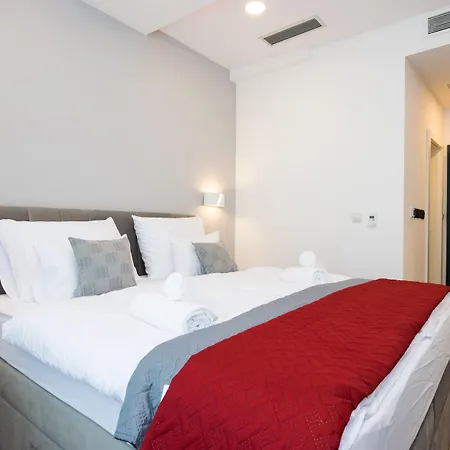 Sky & Sun Luxury With Private Parking In The Garage לינה וארוחת בוקר זאדאר