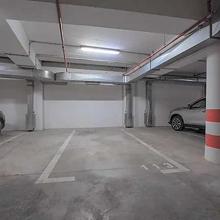 Sky & Sun Luxury With Private Parking In The Garage
