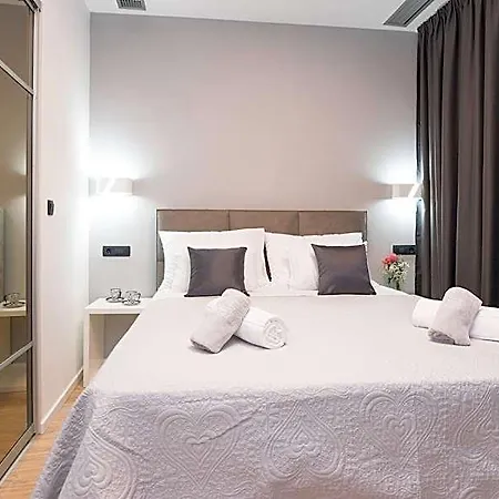 Sky & Sun Luxury With Private Parking In The Garage 4* Zara